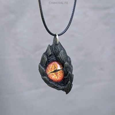 écaille Fatalis collier monster hunter